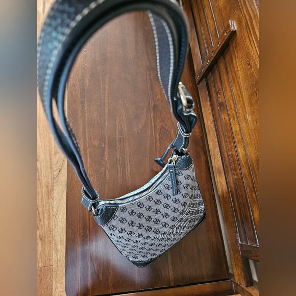 Dooney & Bourke Vintage DB Signature Crossbody! - Picture 5 of 9